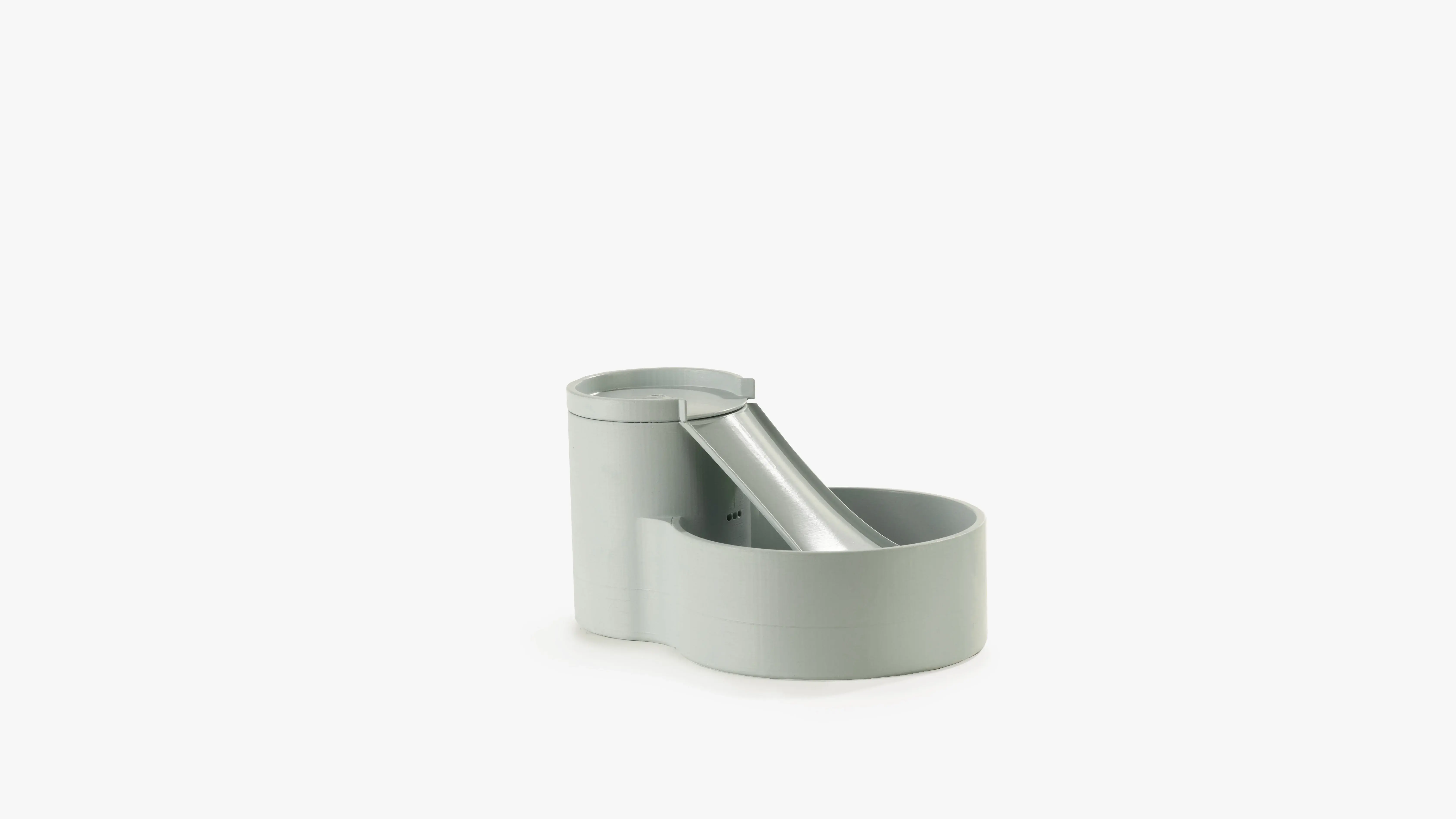 Minimalistischer Katzenbrunnen aus einem Designprojekt im Studiengang Integriertes Produktdesign der HdM Stuttgart