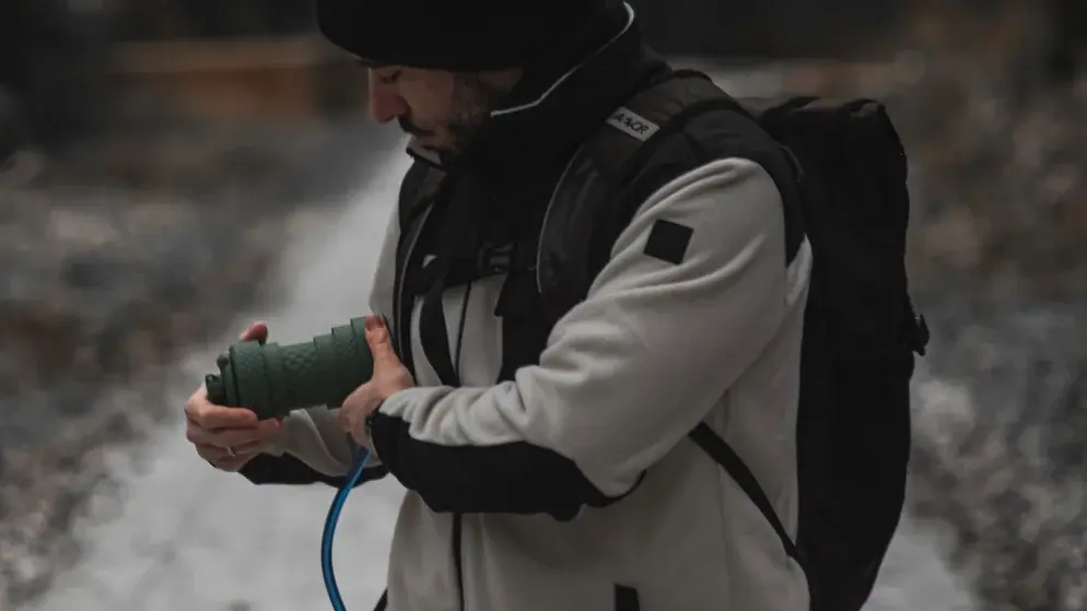 Transformierbare Outdoor-Wasserflasche aus einer Bachelorarbeit im Studiengang Integriertes Produktdesign der HdM Stuttgart