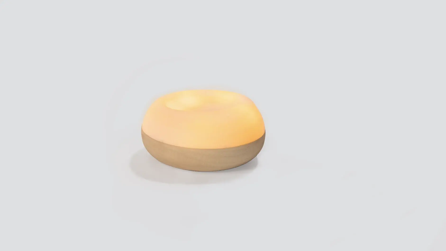 Lumi Rest ist eine tragbare, bewegungsaktivierte Nachtleuchte aus dem Studiengang Integriertes Produktdesign der Hochschule der Medien Stuttgart. Sie spendet warmes Licht und erleichtert das nächtliche Aufstehen.
